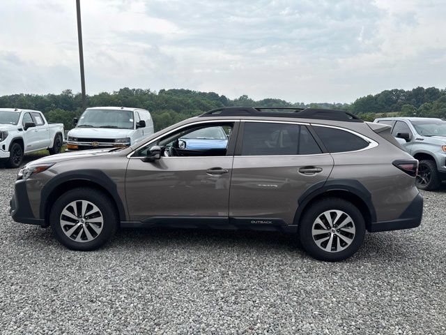 Used 2023 Subaru Outback Premium AWD/4WD image 2