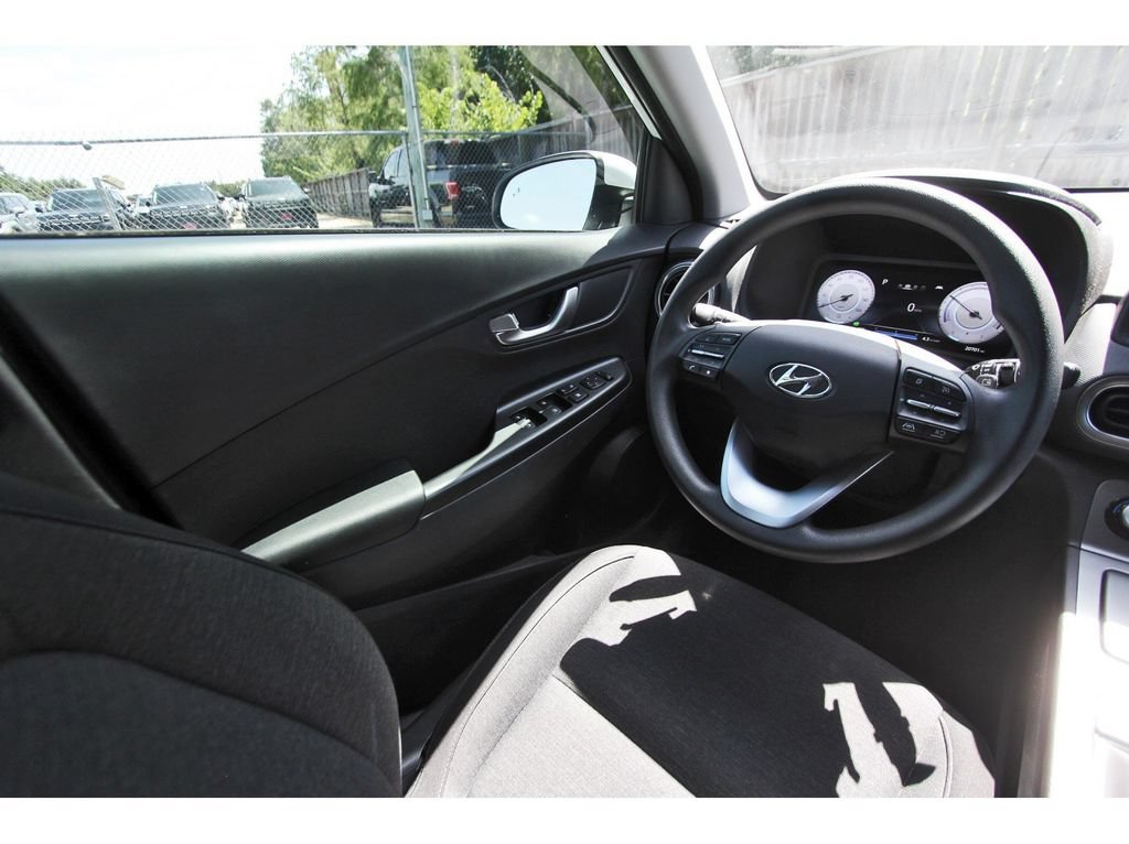 Certified 2023 Hyundai Kona SE w/ Cargo Package FWD image 9