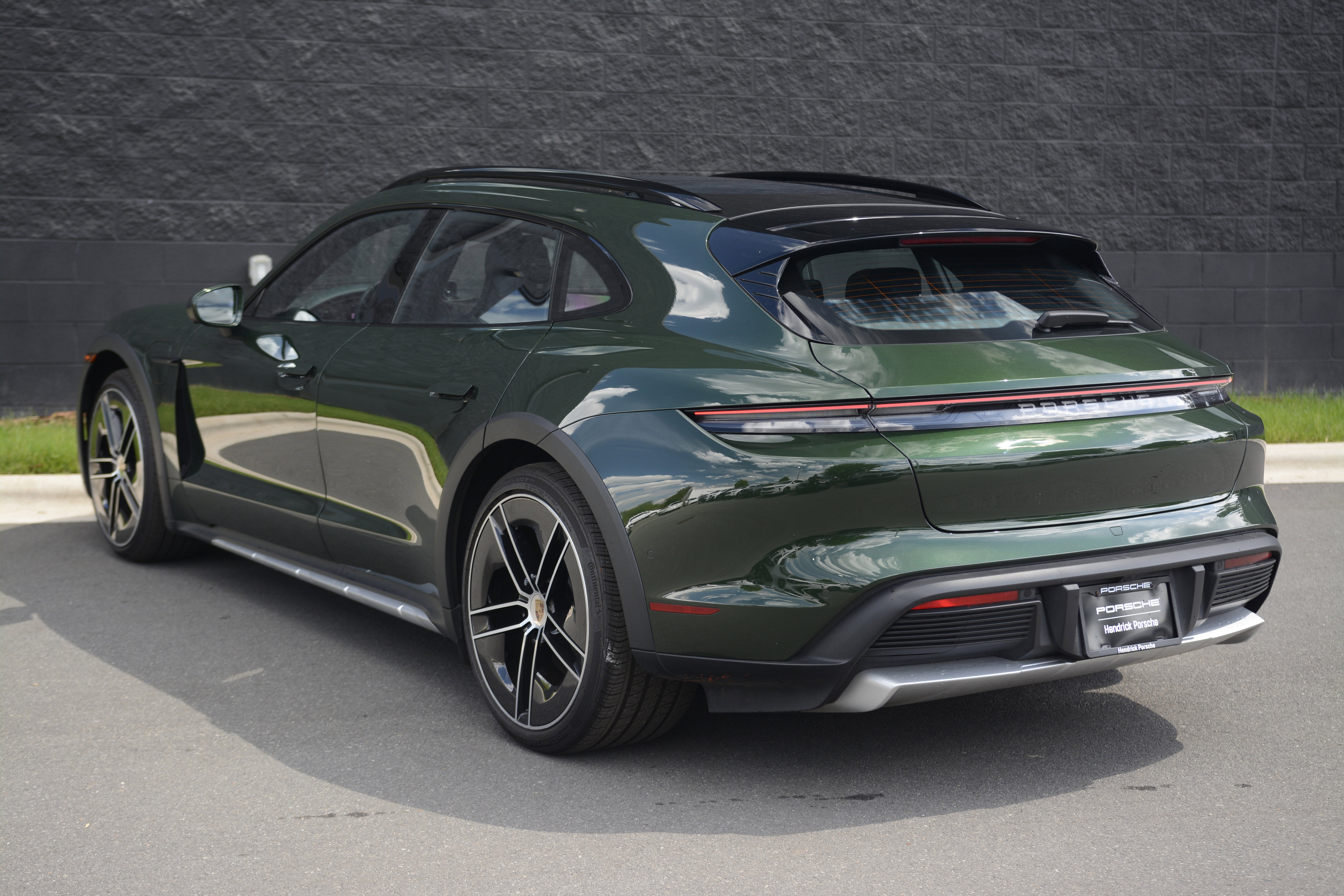 Certified 2025 Porsche Taycan 4 Cross Turismo AWD/4WD image 3