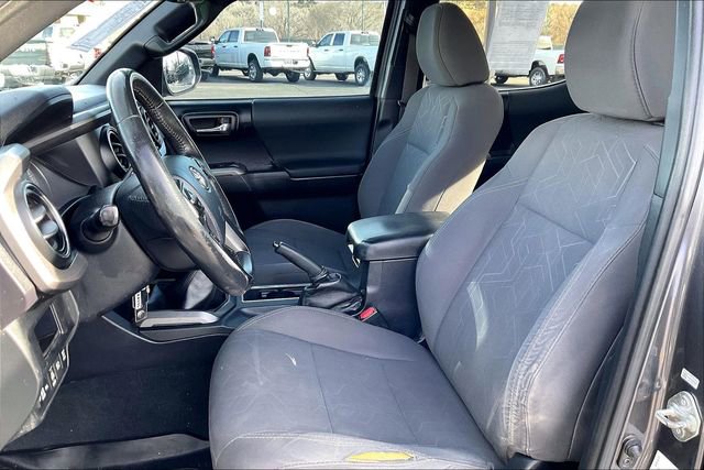 Used 2018 Toyota Tacoma TRD Sport image 26