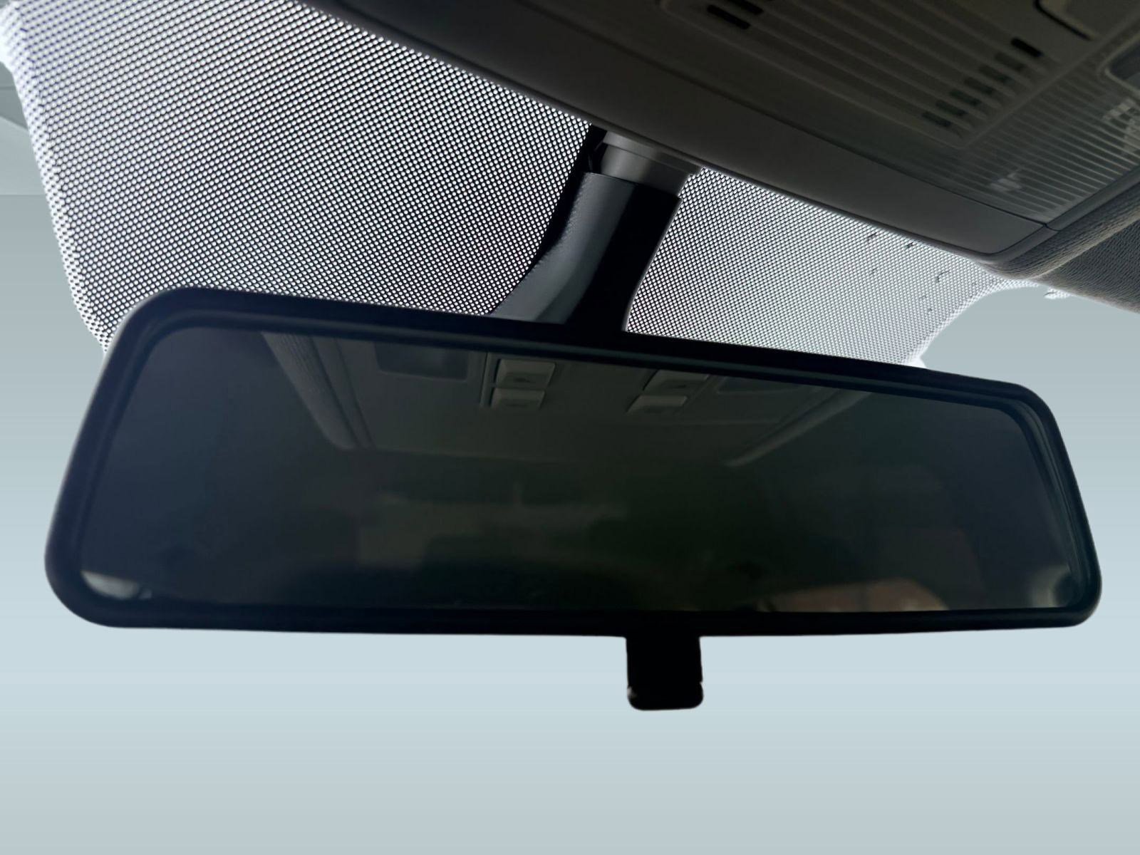 Used 2021 Volkswagen Tiguan SE image 16