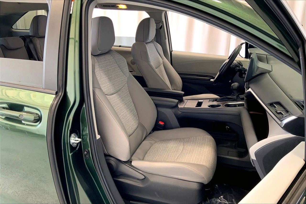 Used 2024 Toyota Sienna LE image 6