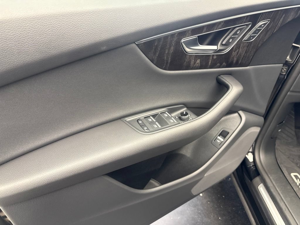 Used 2023 Audi Q8 Premium w/ Convenience Package AWD/4WD image 5