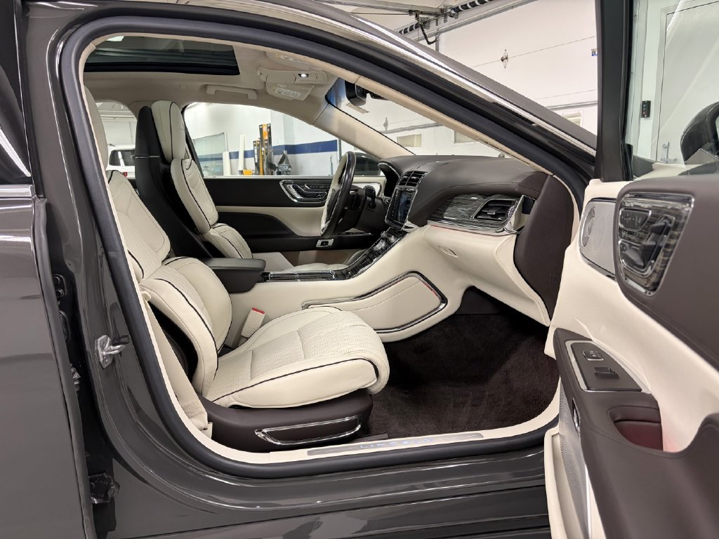 Used 2018 Lincoln Continental Black Label AWD/4WD image 17