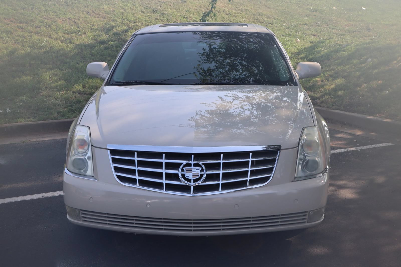 Used 2011 Cadillac DTS Luxury FWD image 2