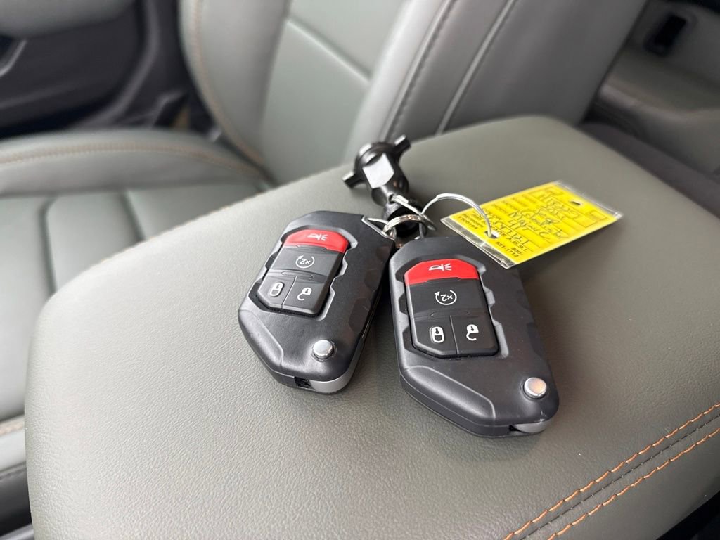 Used 2025 Jeep Gladiator Mojave w/ Convenience Group image 40