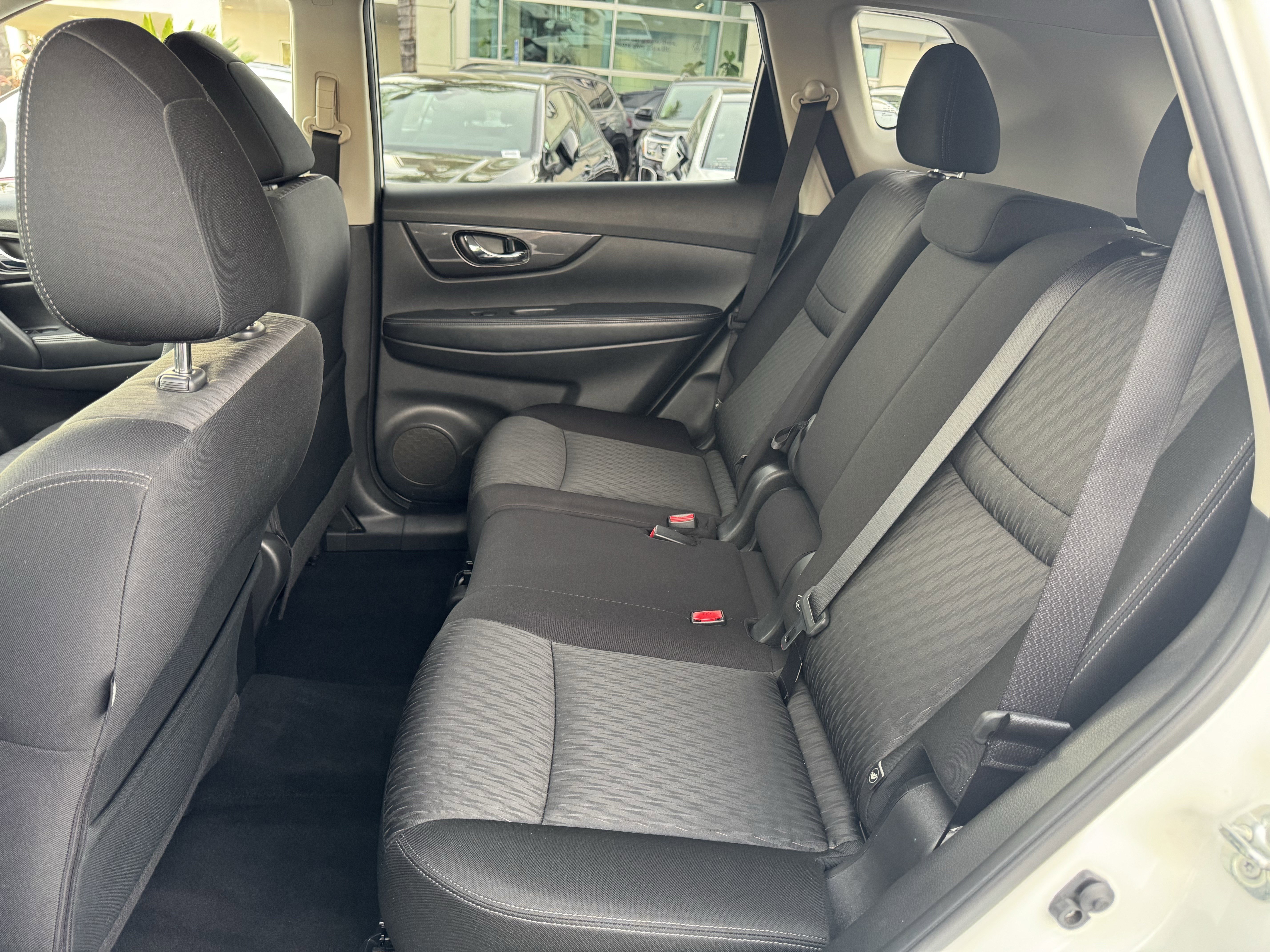 Used 2020 Nissan Rogue SV image 34