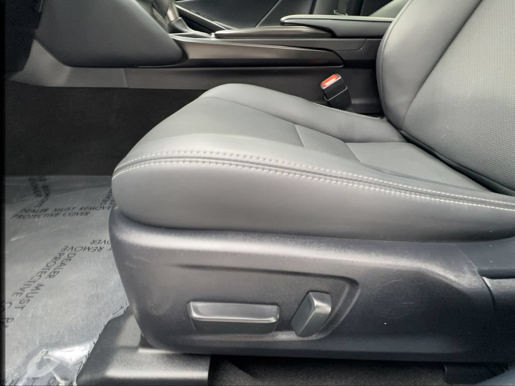 Used 2023 Lexus IS 300 w/ Comfort Package RWD image 21