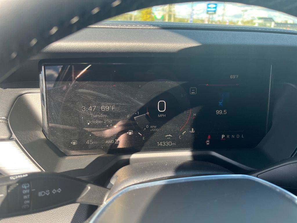 Used 2025 GMC Acadia Elevation image 8