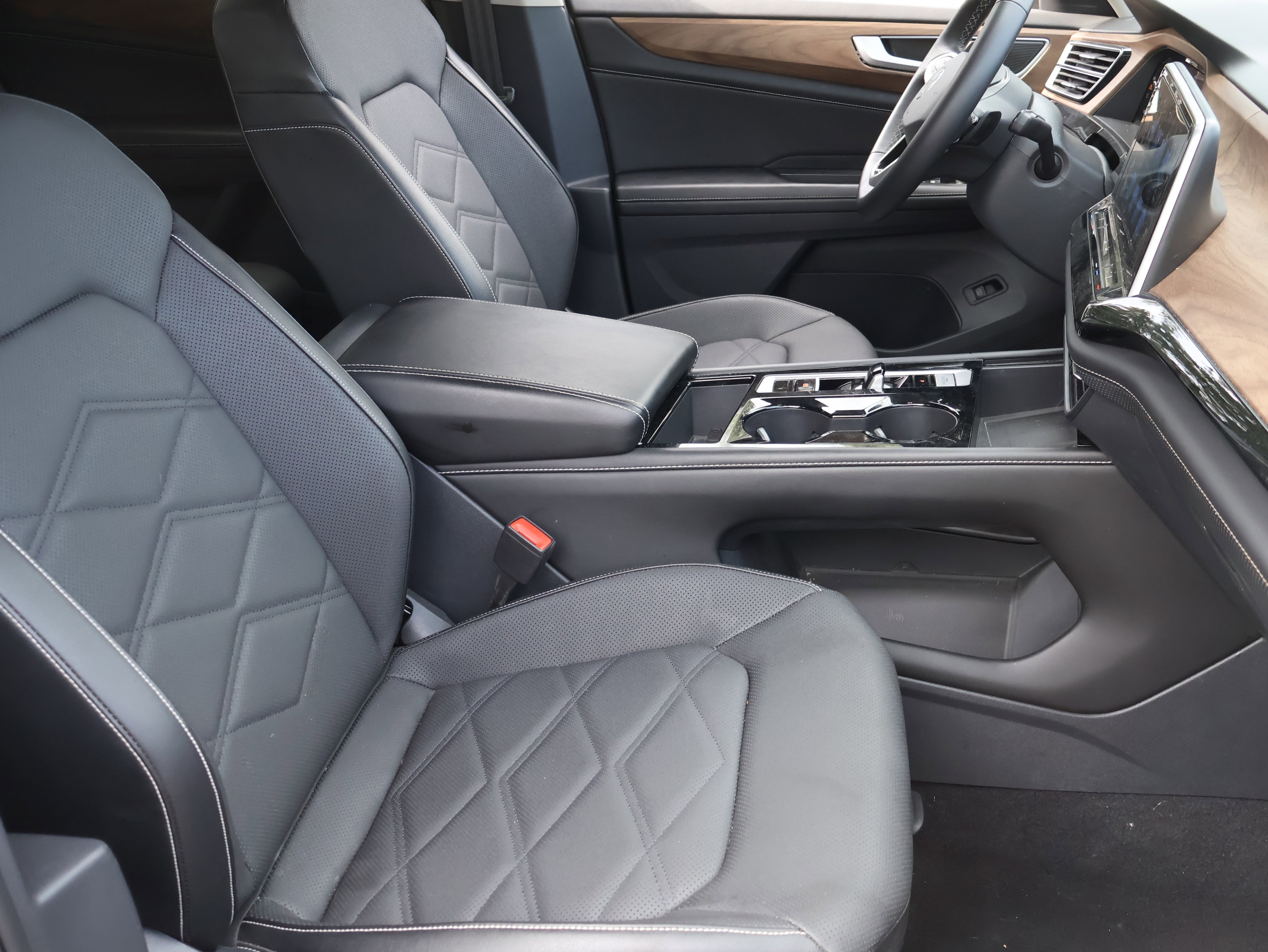 Used 2024 Volkswagen Atlas SE image 18