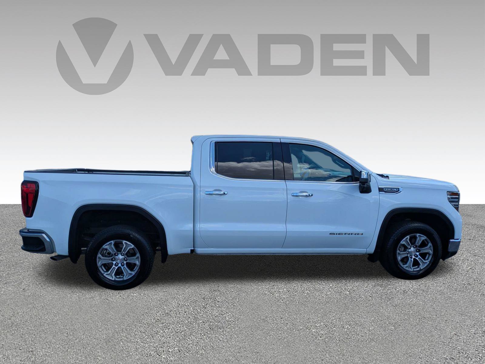 Certified 2025 GMC Sierra 1500 SLT RWD image 23
