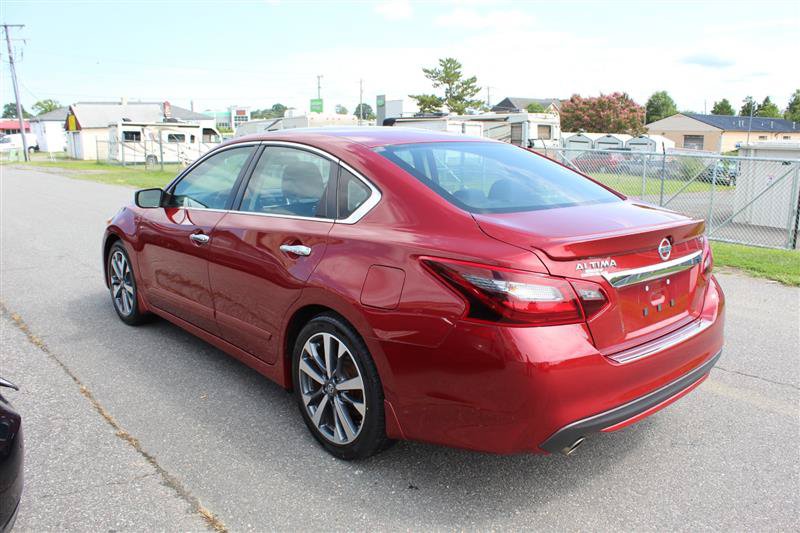 Used 2017 Nissan Altima 2.5 SR FWD image 5