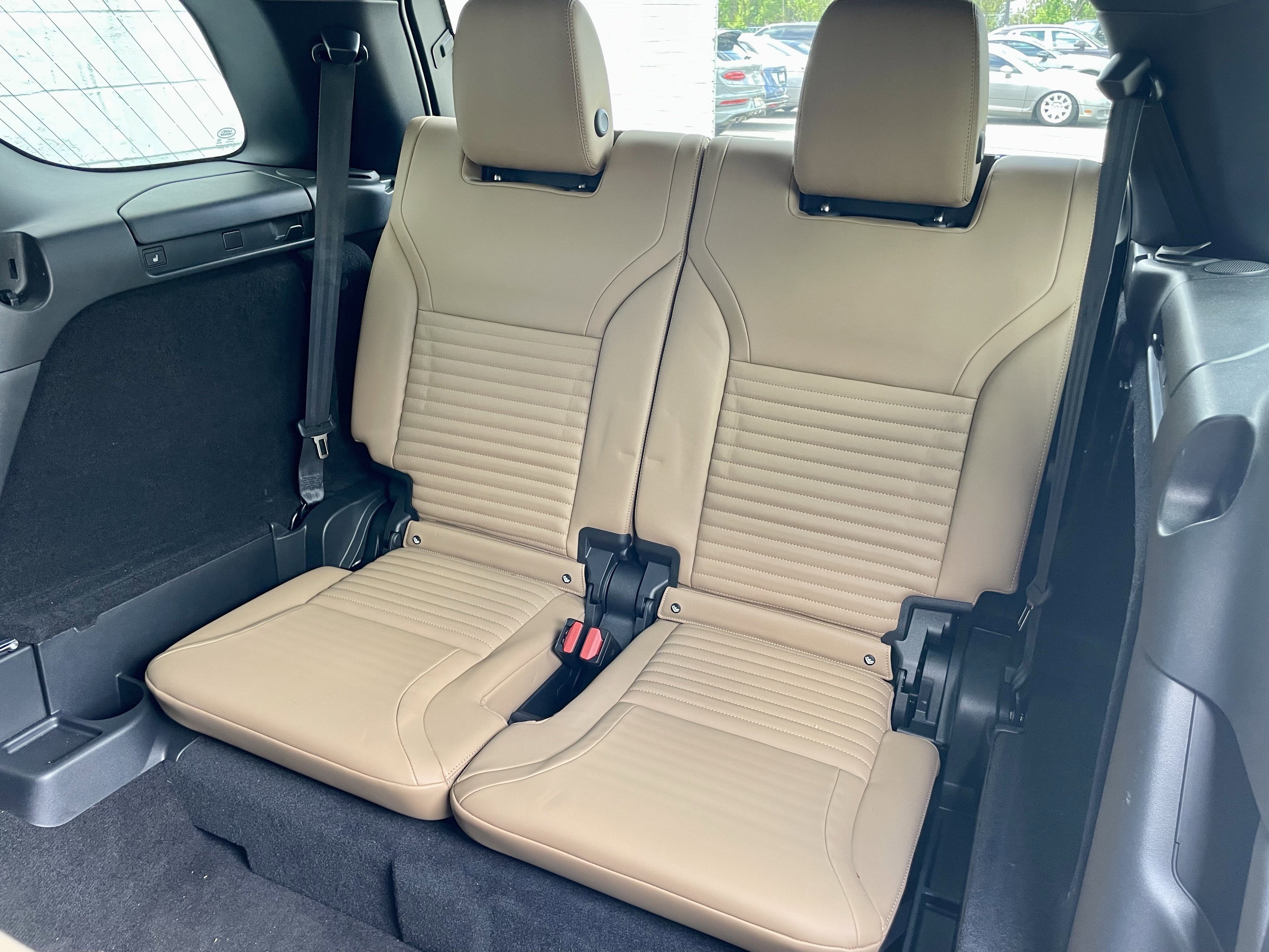 Certified 2025 Land Rover Discovery Dynamic SE AWD/4WD image 32