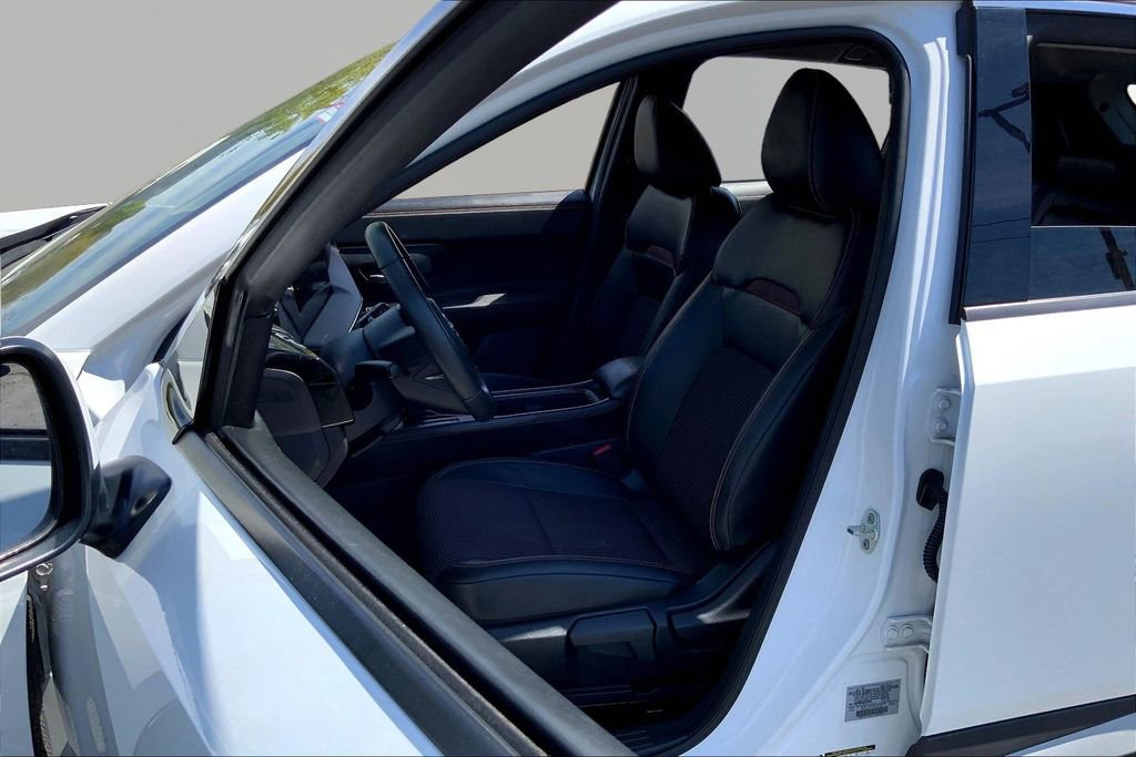 Used 2025 Nissan Kicks SR image 15