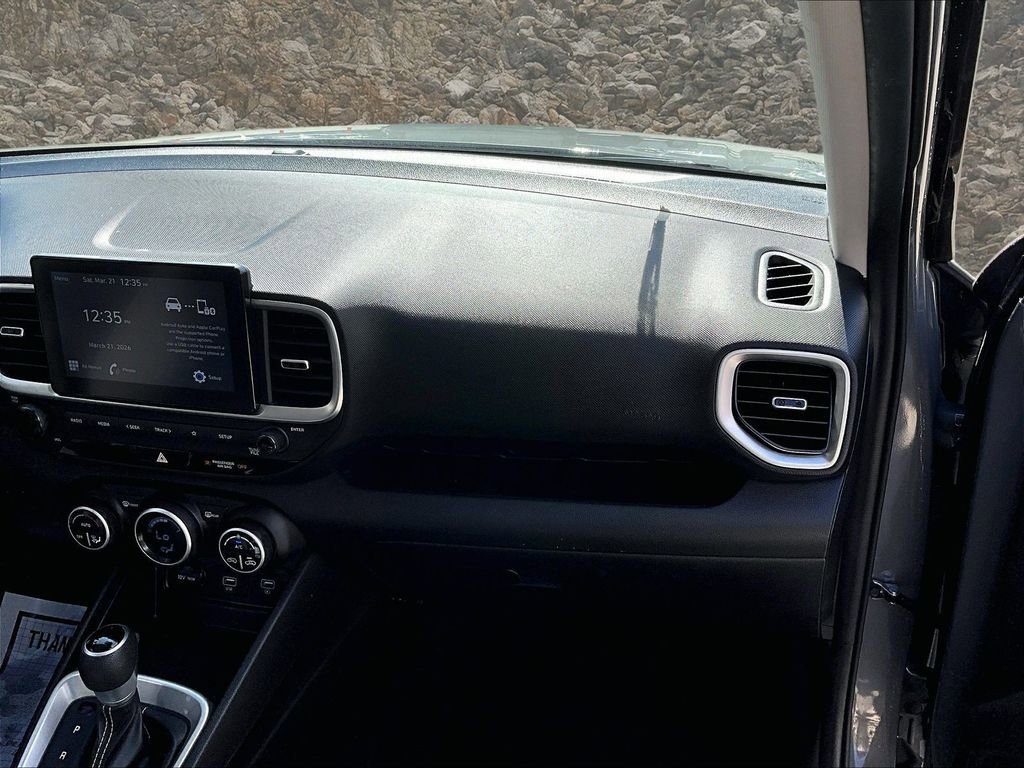 Used 2020 Hyundai Venue SEL image 14