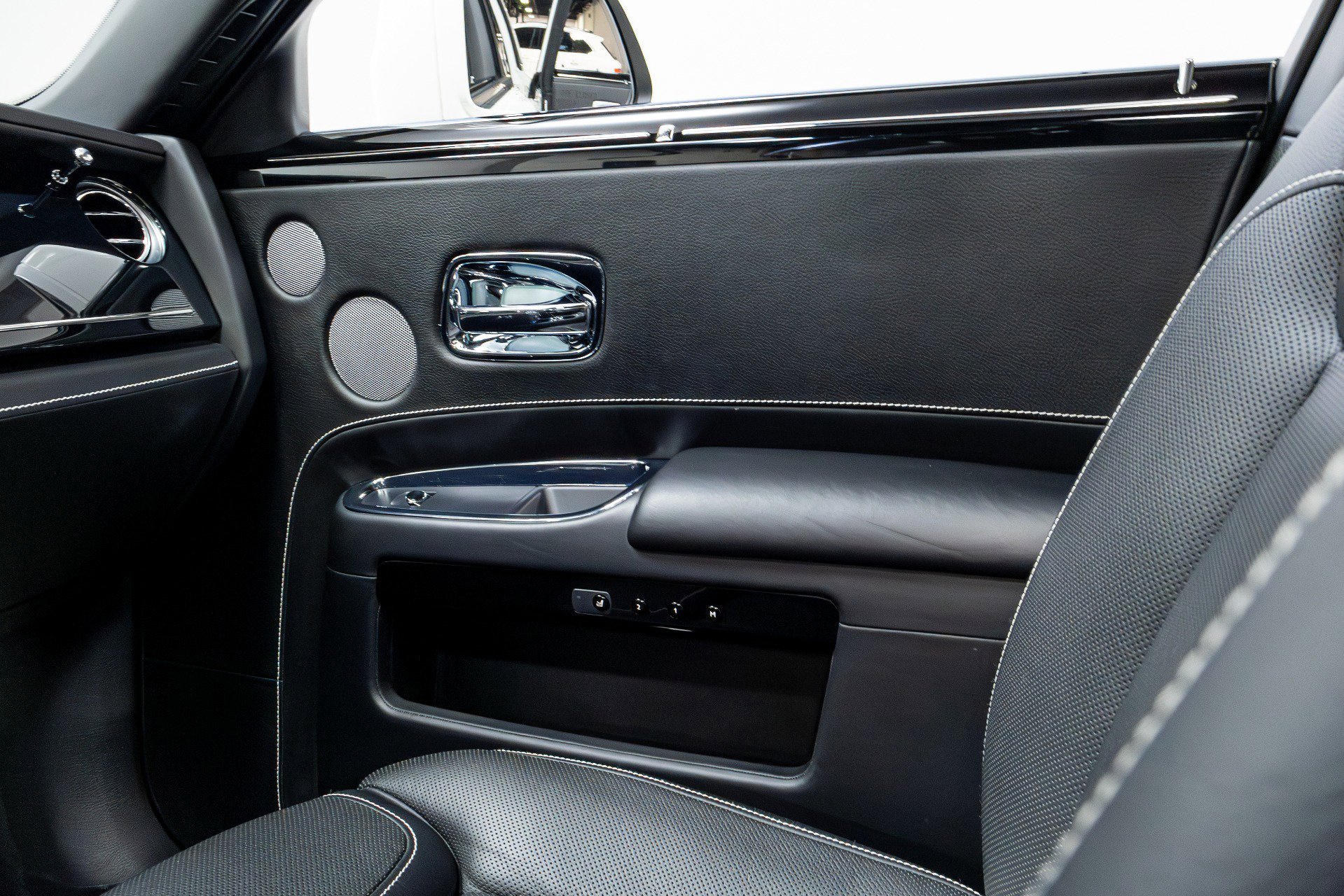 Used 2016 Rolls-Royce Ghost image 17