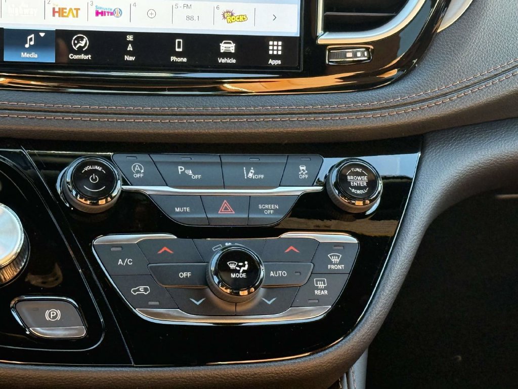 New 2026 Chrysler Pacifica Pinnacle FWD image 21