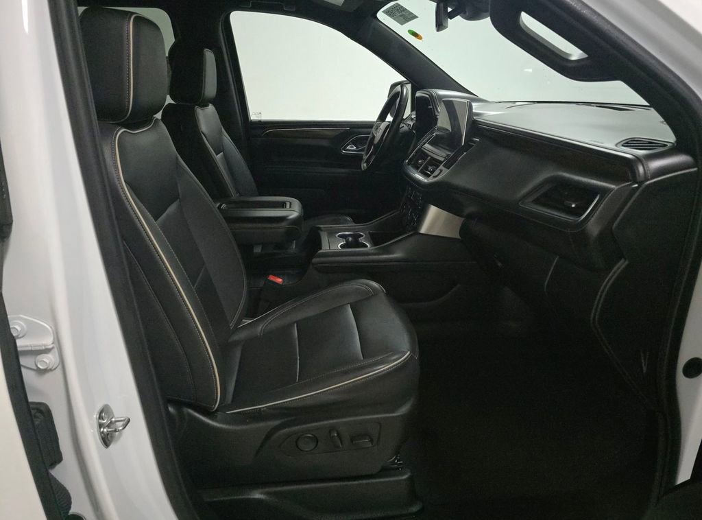 Used 2023 Chevrolet Suburban Premier image 16