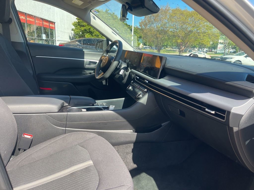 Used 2025 Hyundai Sonata SEL FWD image 17