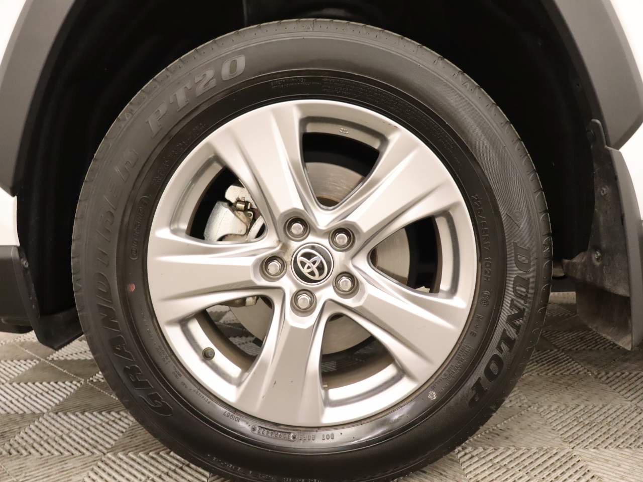 Used 2023 Toyota RAV4 XLE AWD/4WD image 6