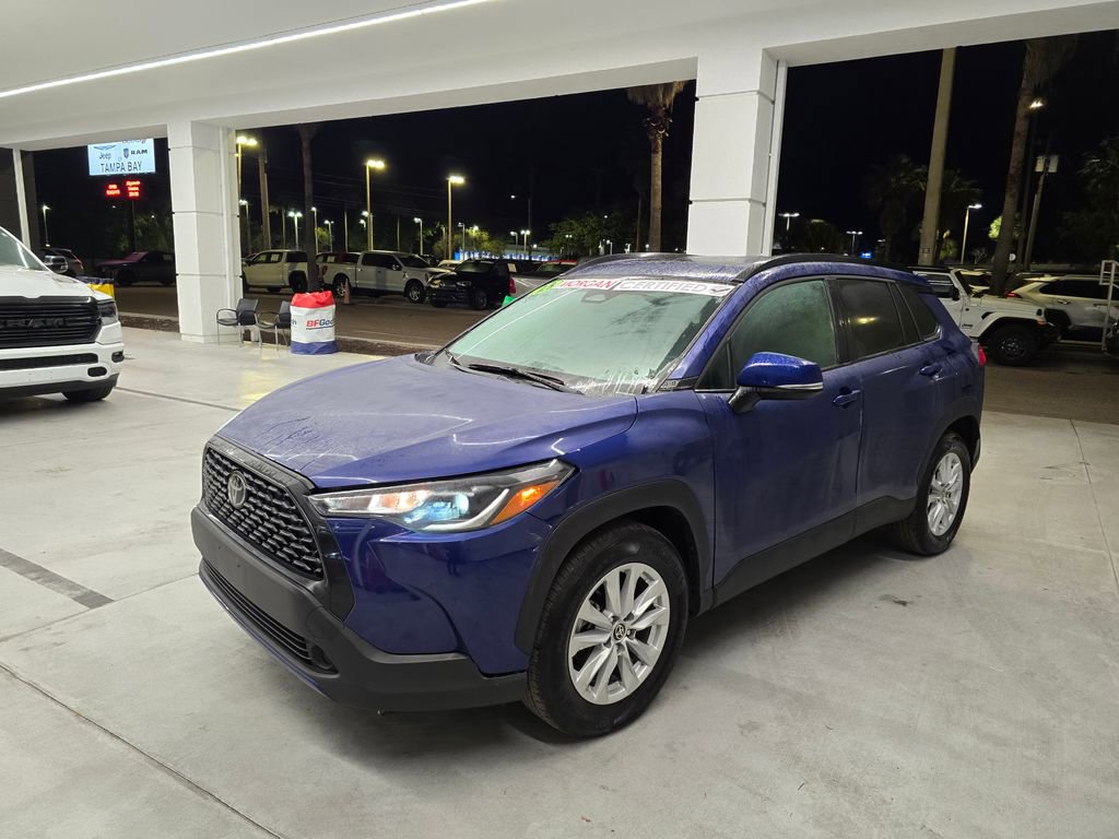 Used 2023 Toyota Corolla Cross LE w/ Moonroof Package image 2