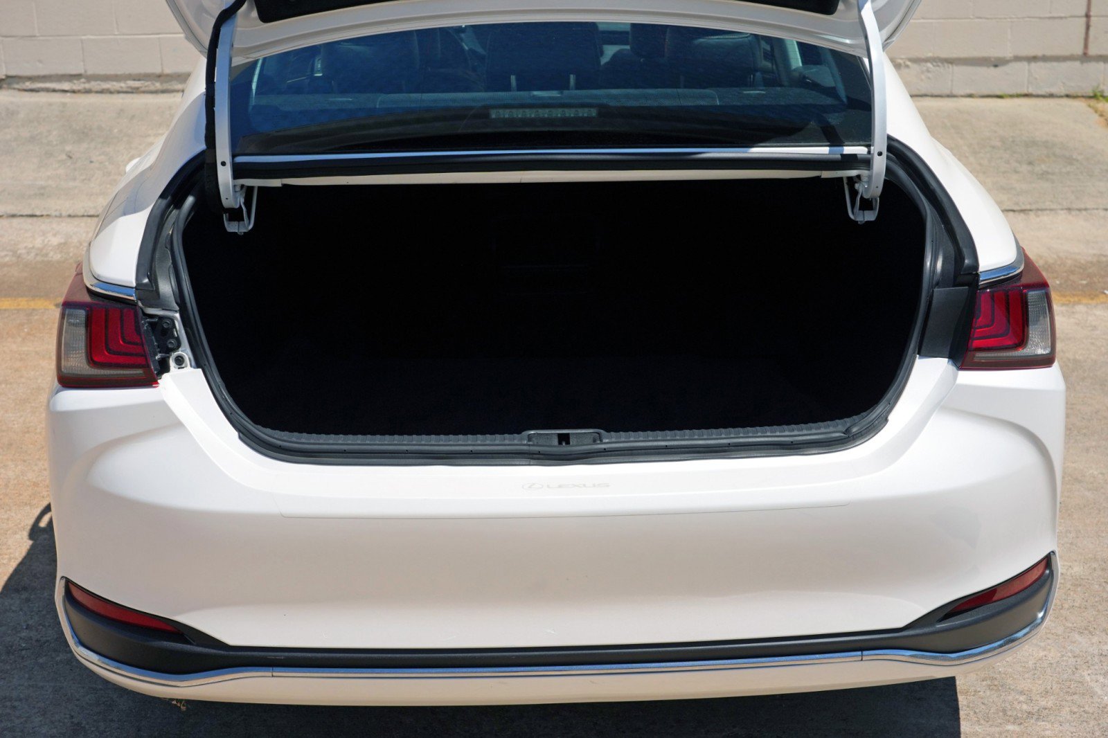 Used 2021 Lexus ES 300h w/ Accessory Package 2 FWD image 9