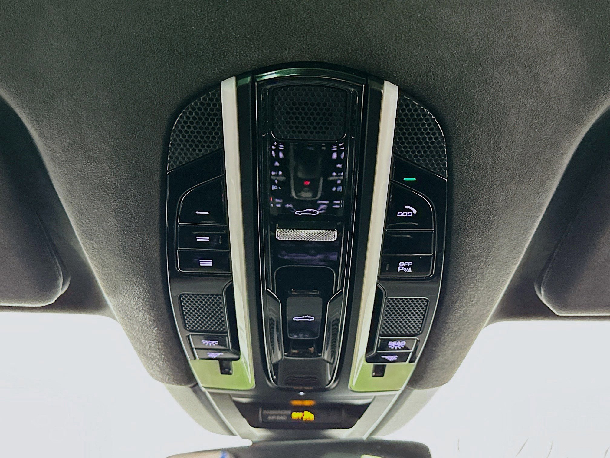 Used 2021 Porsche Cayenne Turbo image 17