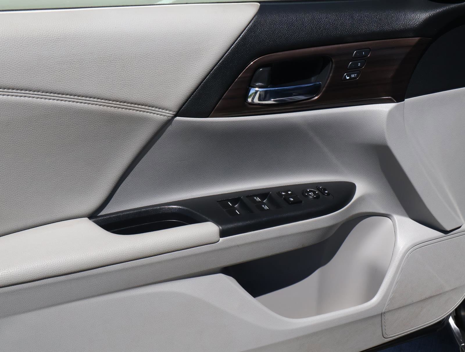 Used 2017 Honda Accord EX-L image 14