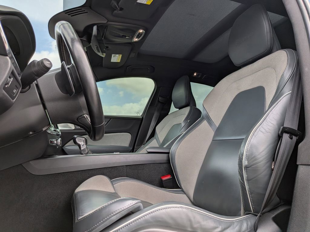 Used 2020 Volvo S60 T6 R-Design image 13