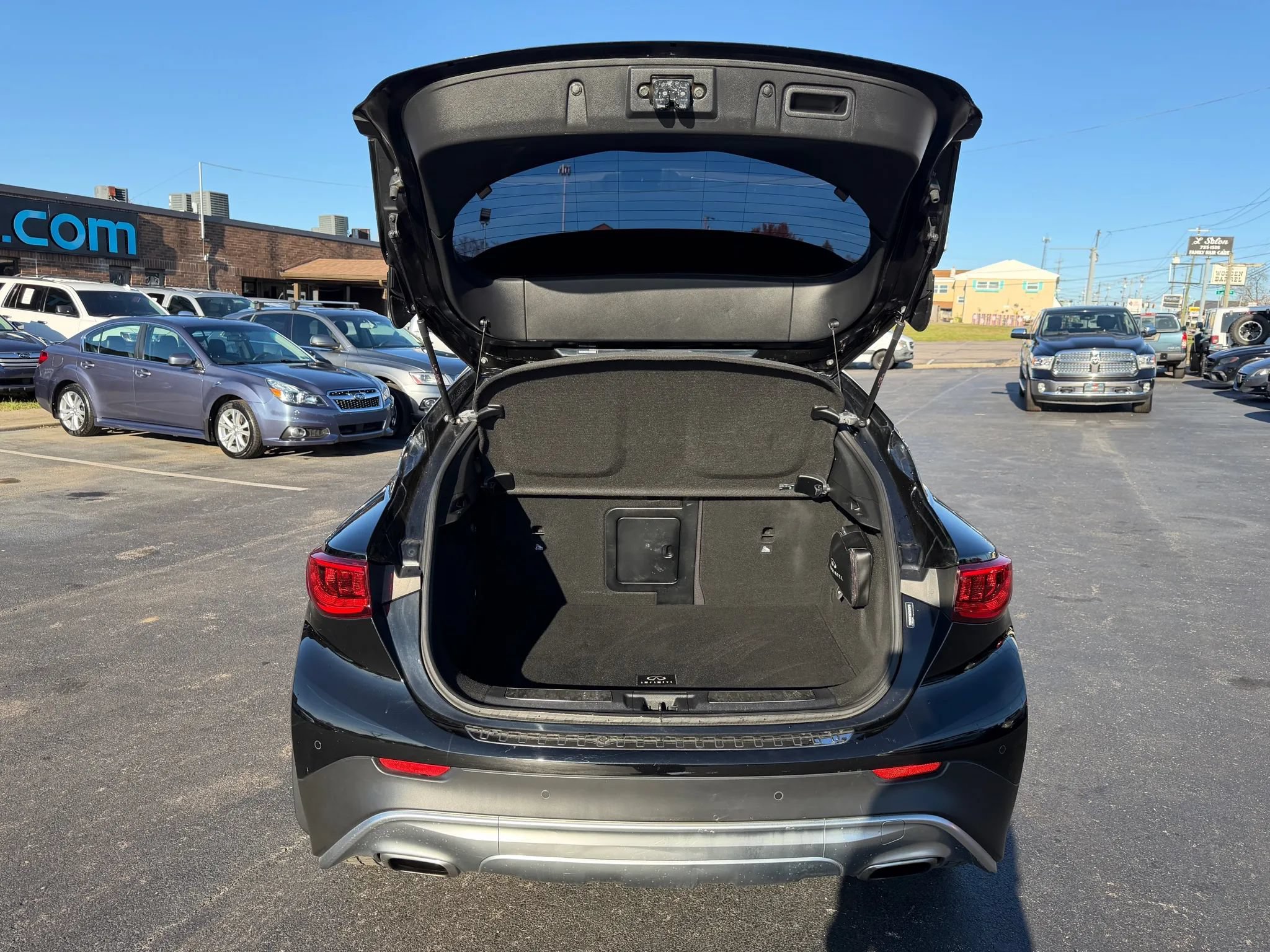 Used 2018 INFINITI QX30 Premium w/ Navigation Package AWD/4WD image 33