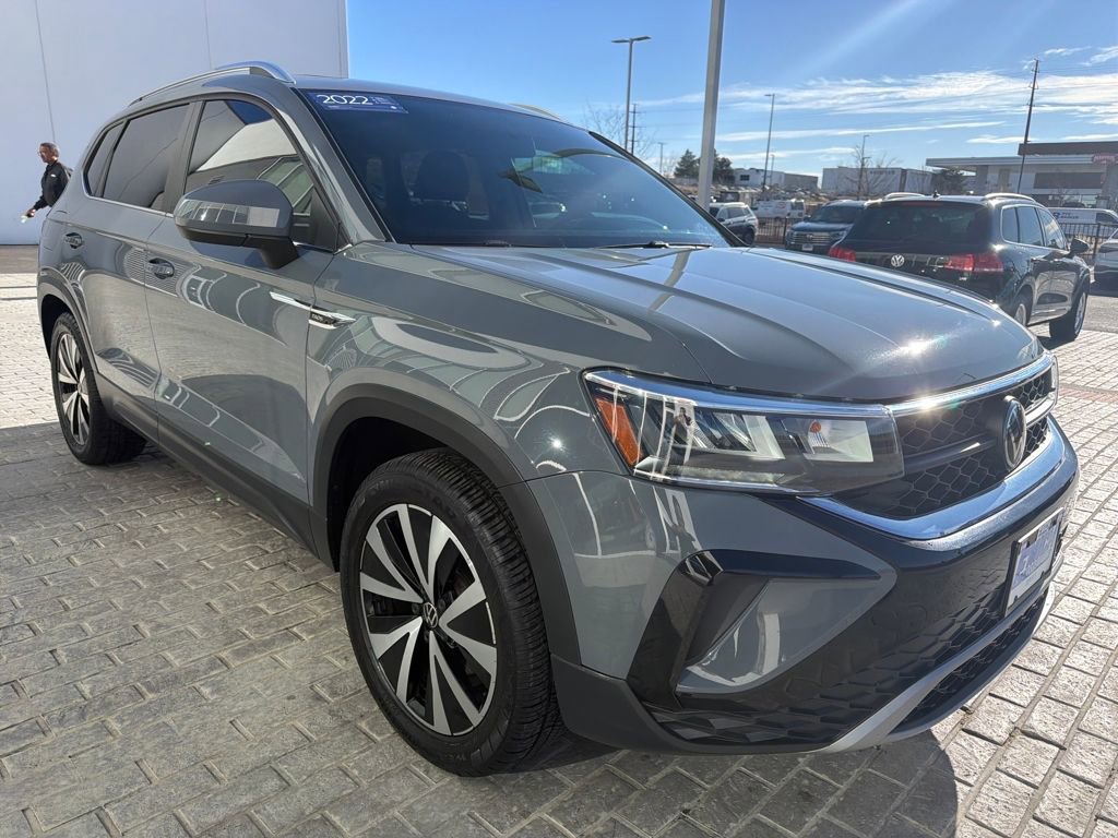 Certified 2022 Volkswagen Taos SE w/ Panoramic Sunroof Package image 9