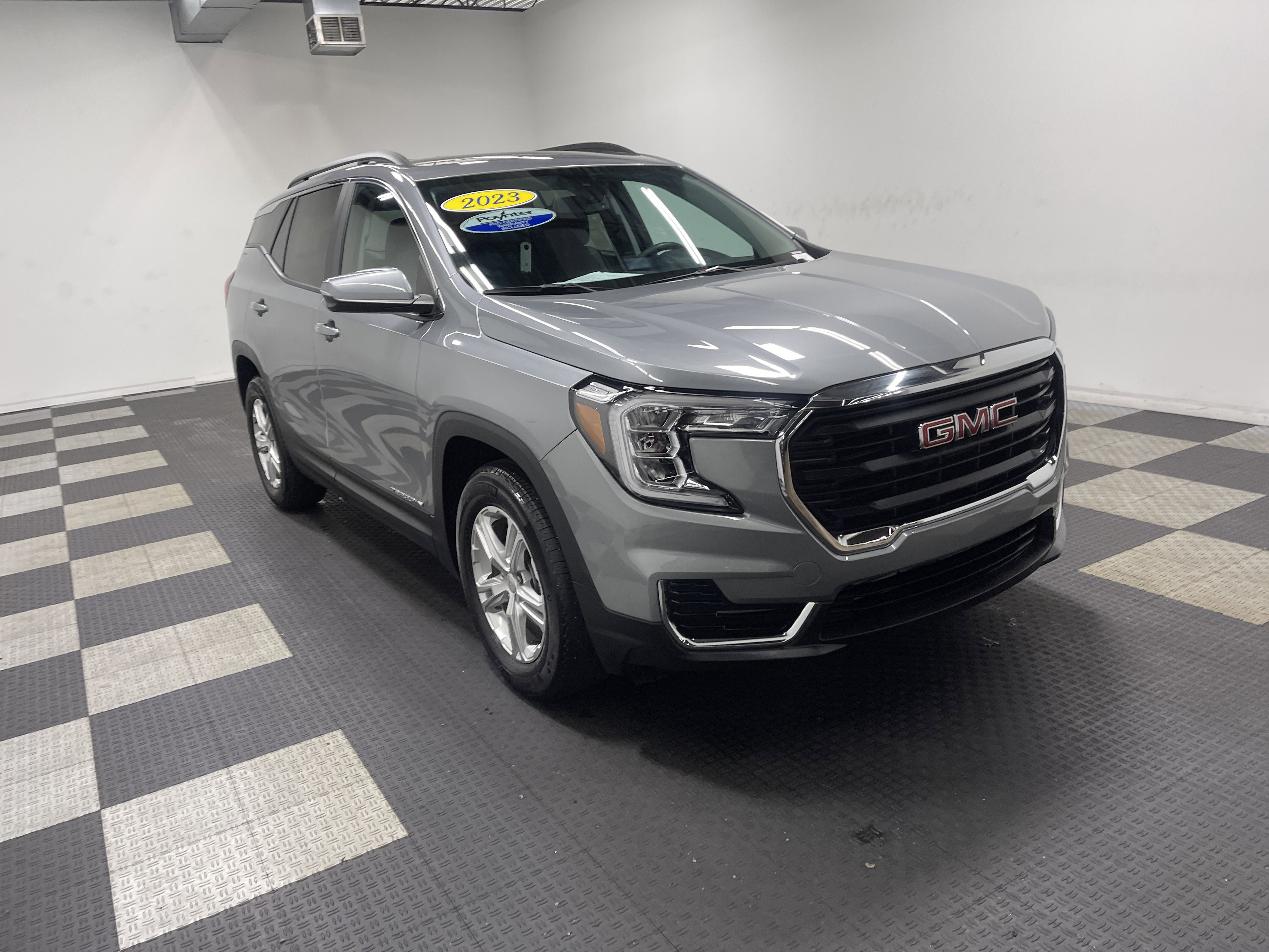 Used 2023 GMC Terrain SLE w/ Driver Convenience Package FWD image 6