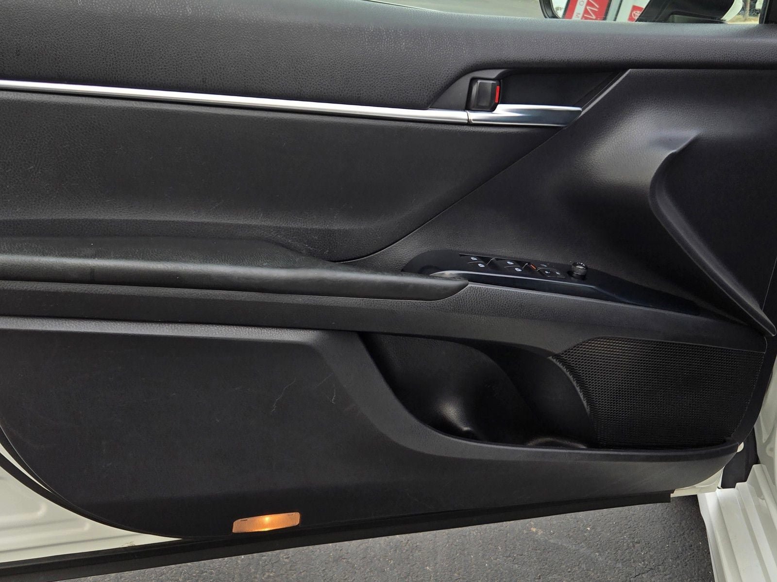 Used 2018 Toyota Camry SE w/ Moonroof Package FWD image 7