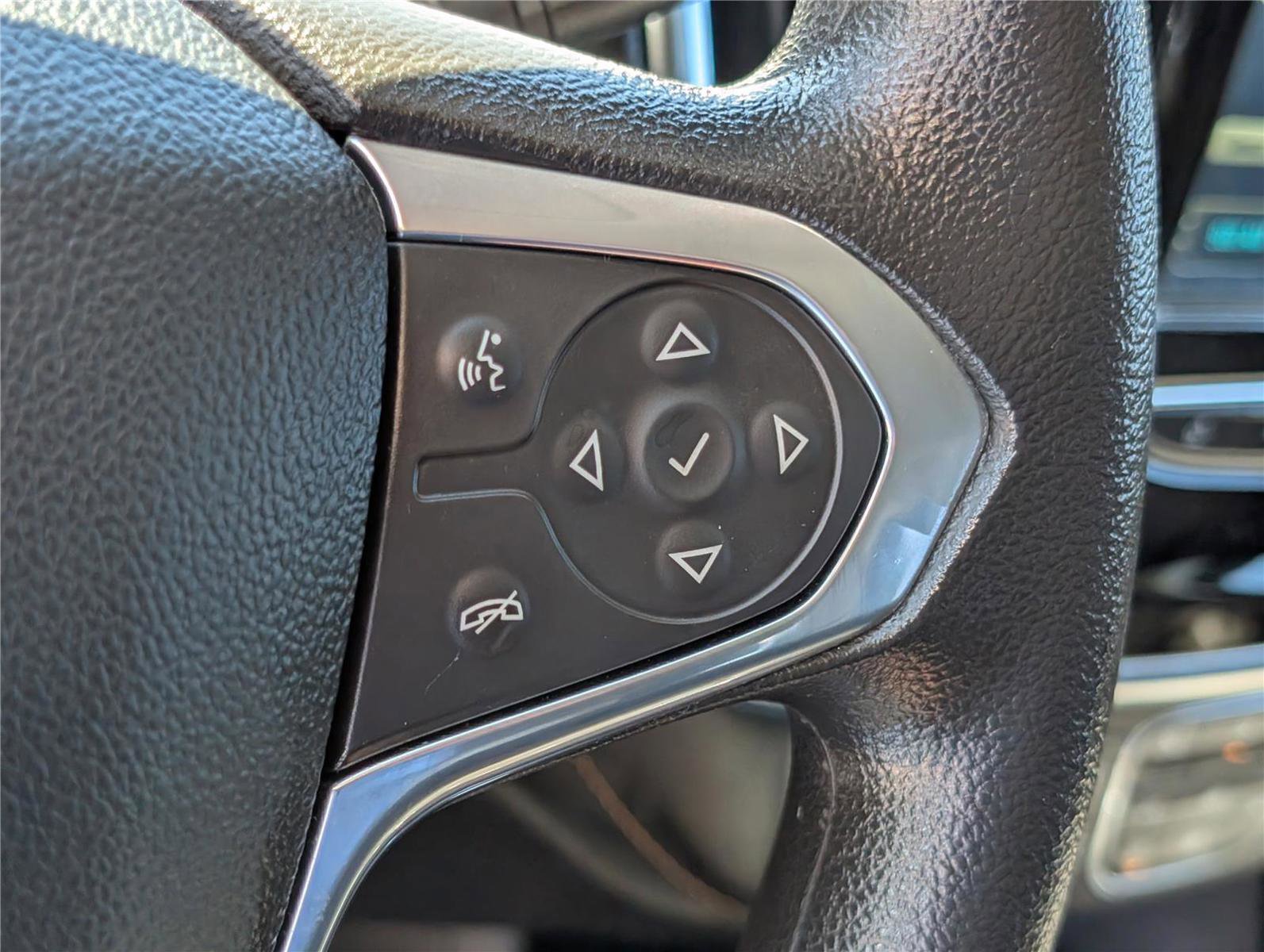 Used 2018 Chevrolet Traverse LS FWD image 23