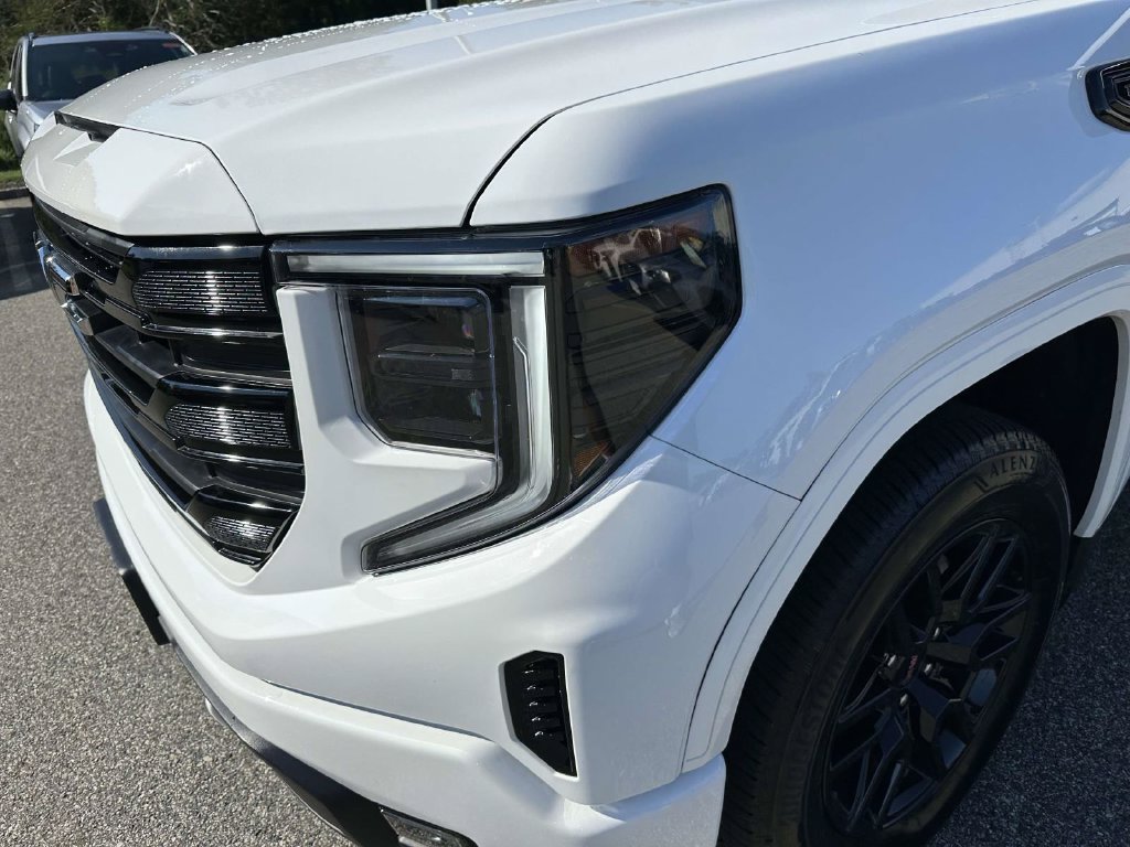 Used 2025 GMC Sierra 1500 Elevation AWD/4WD image 7