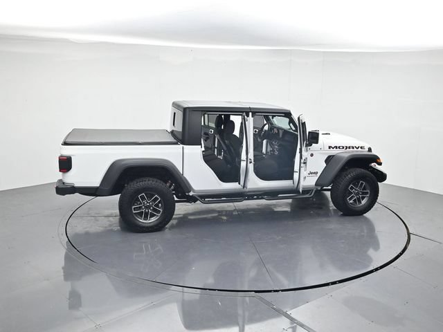 Used 2024 Jeep Gladiator Mojave w/ Technology Group AWD/4WD image 32
