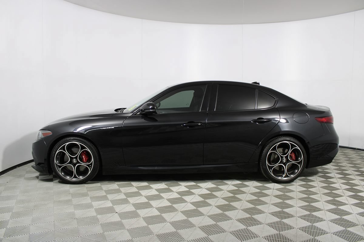Used 2023 Alfa Romeo Giulia Veloce RWD image 40