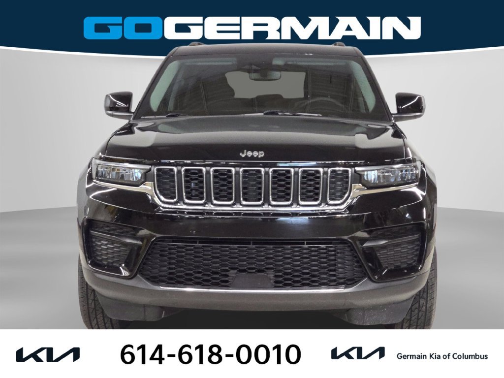 Used 2023 Jeep Grand Cherokee Laredo w/ Luxury Tech Group I AWD/4WD image 2