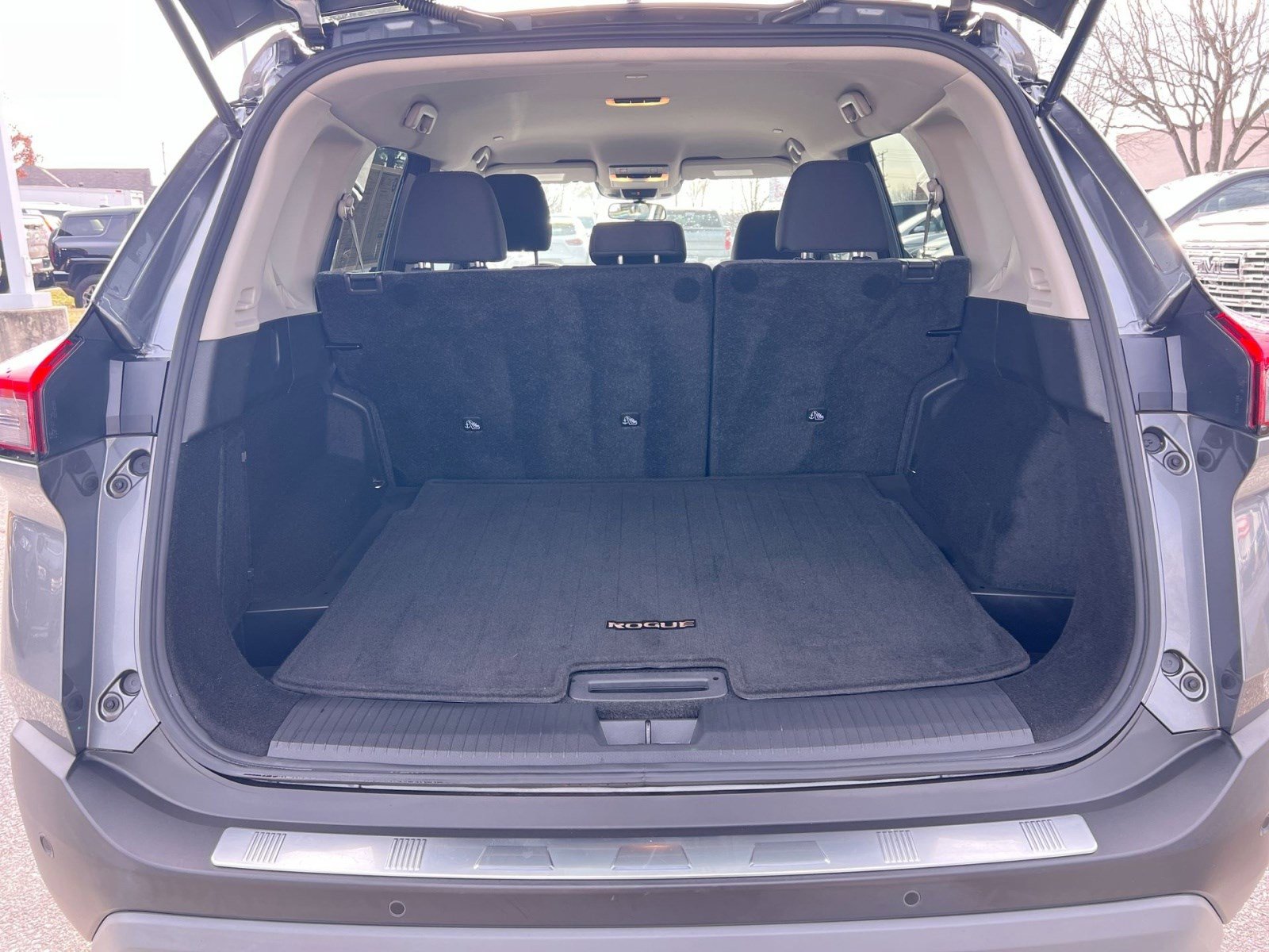 Used 2023 Nissan Rogue SV image 24