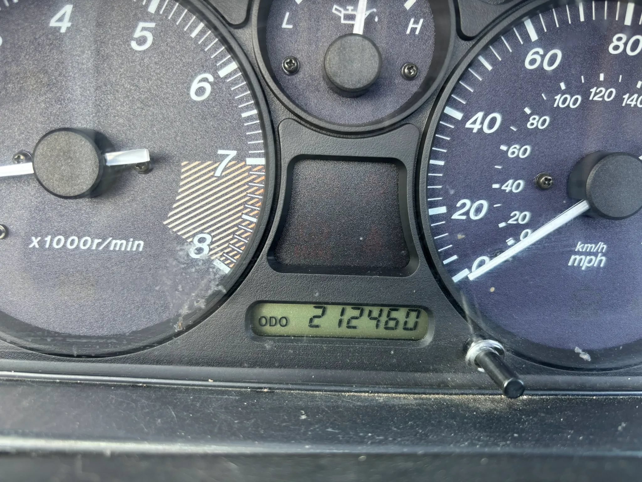 Used 2000 MAZDA MX-5 Miata RWD image 2