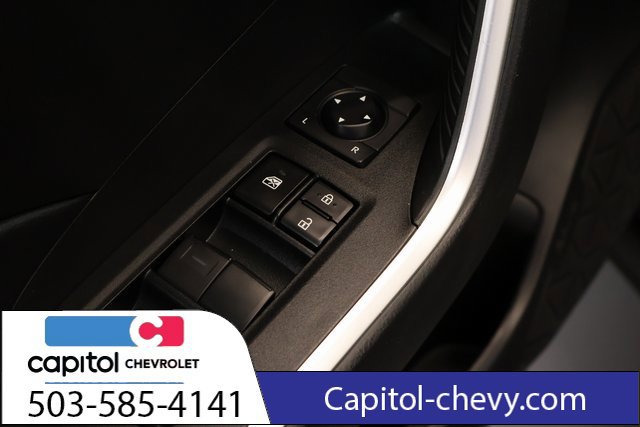 Used 2022 Toyota RAV4 LE AWD/4WD image 12