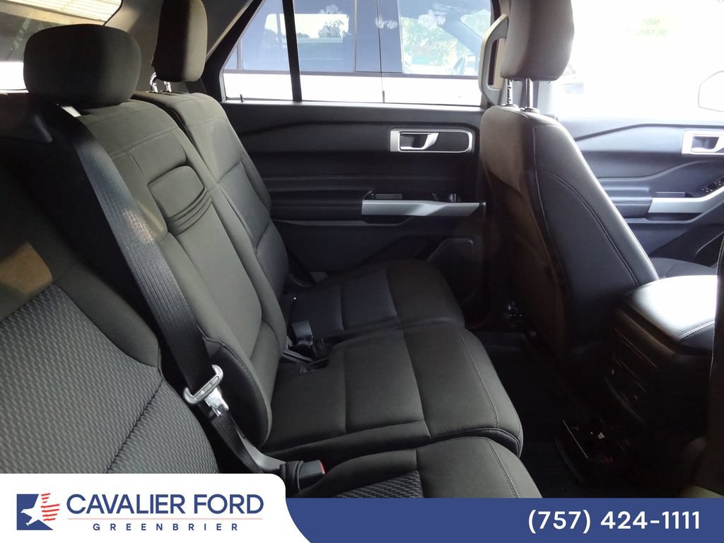 Used 2024 Ford Explorer XLT RWD image 9