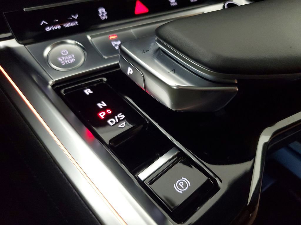 Used 2019 Audi e-tron Prestige w/ Prestige Package image 30