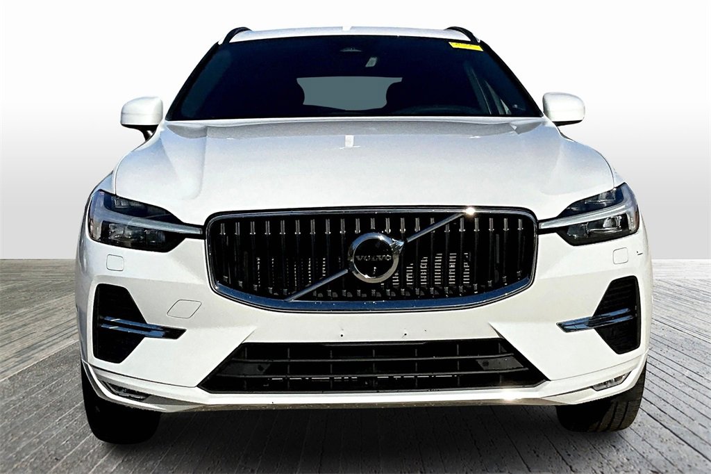 Used 2022 Volvo XC60 B5 Momentum w/ Advanced Package image 2