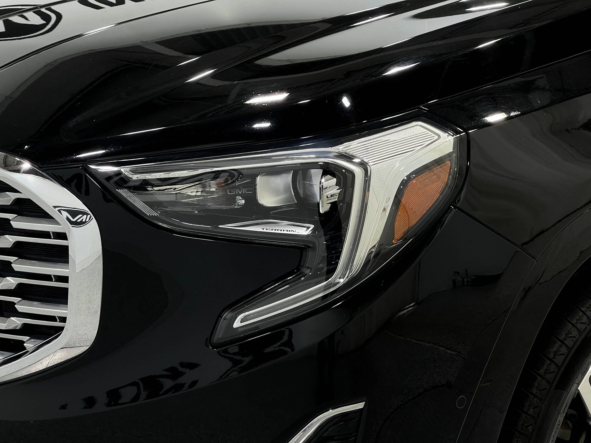 Used 2019 GMC Terrain Denali w/ GMC Pro Grade Package AWD/4WD image 32