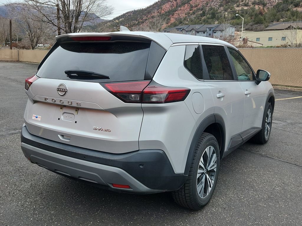 Used 2023 Nissan Rogue SV image 3