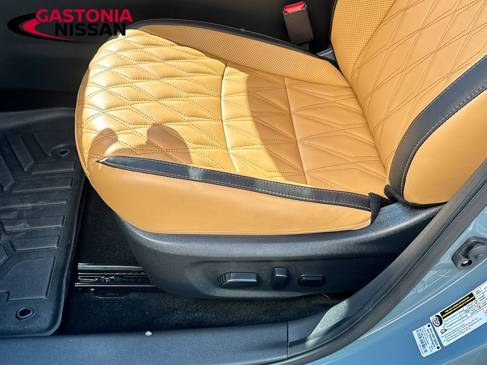 Used 2024 Nissan Sentra SV w/ SV Premium Package image 26