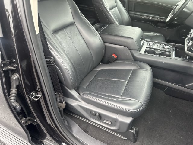 Used 2024 Ford Expedition XLT AWD/4WD image 34