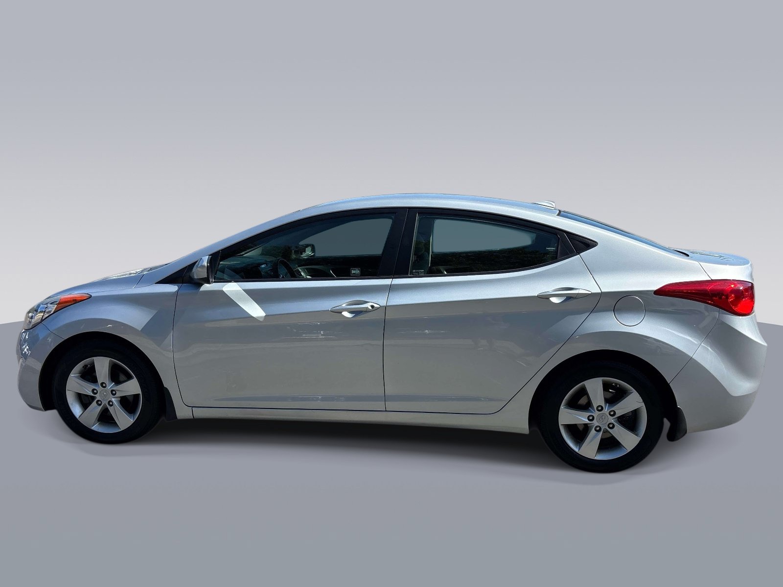 Used 2013 Hyundai Elantra GLS w/ Preferred Pkg FWD image 2