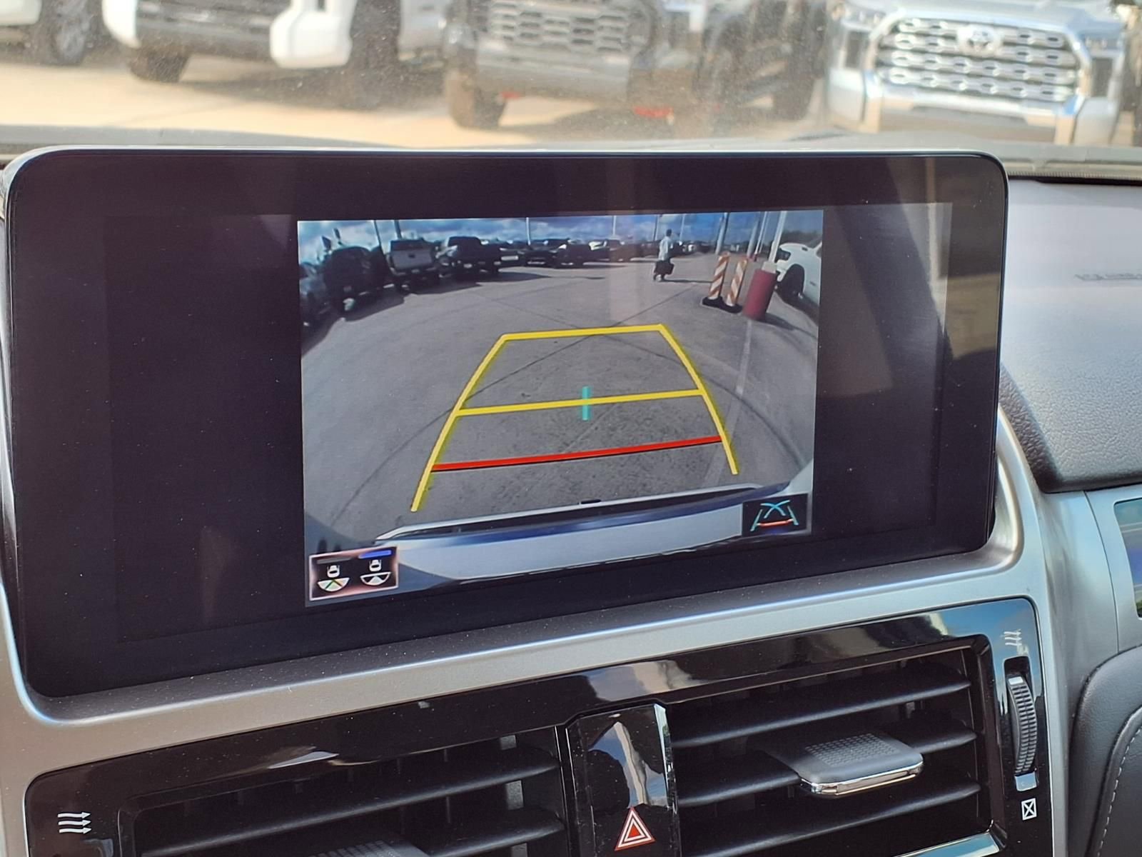 Used 2022 Lexus GX 460 Premium w/ Accessory Package image 13